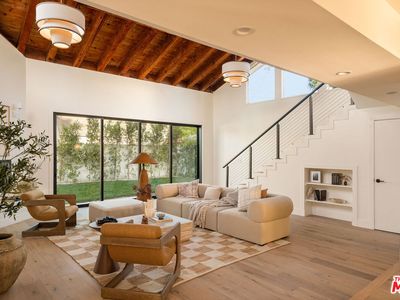 3820 S Burnside Ave, Los Angeles, CA, 90008