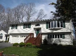 72 Tashua Ln, Trumbull, CT 06611