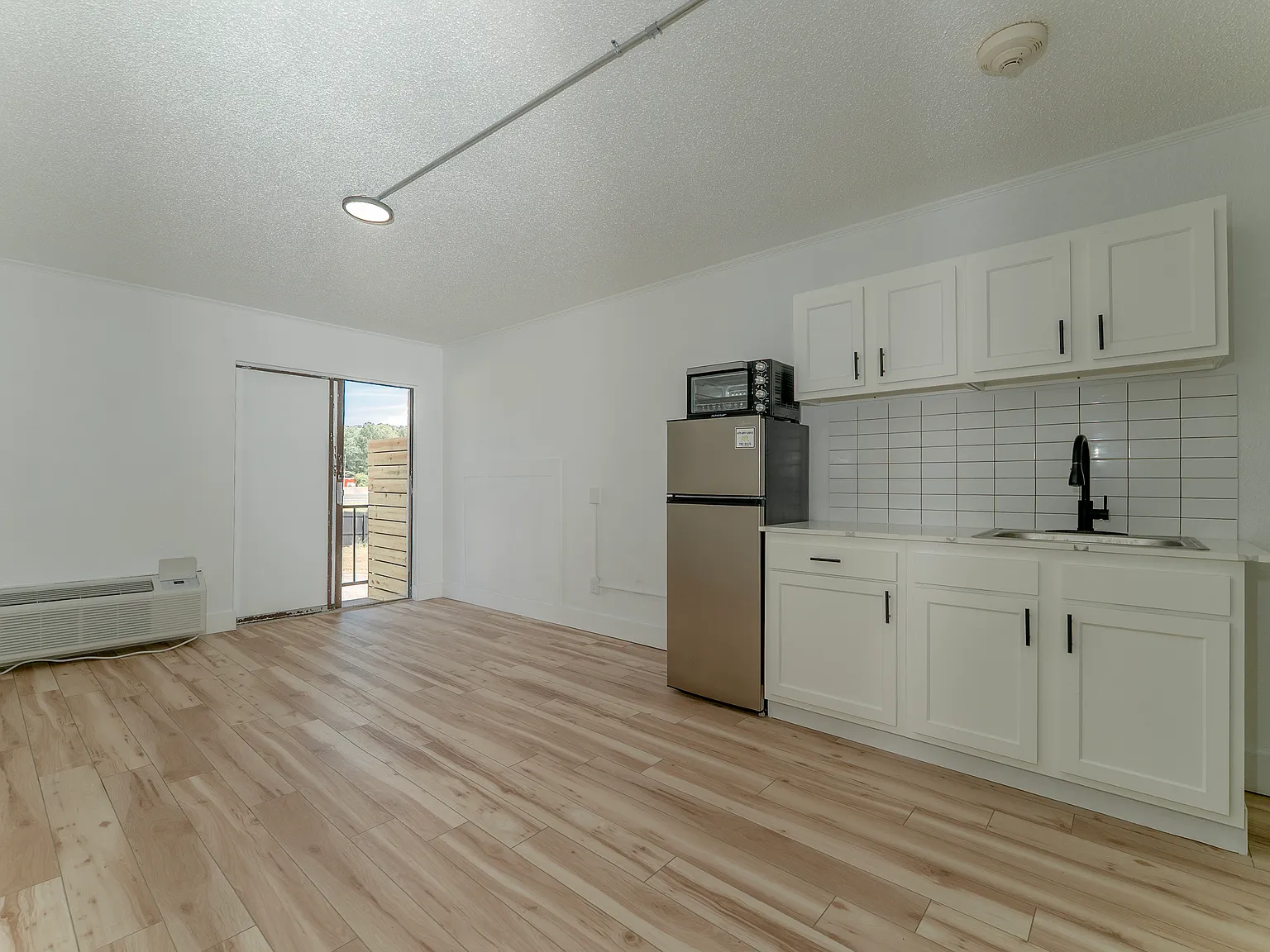 Studio, 500 sqft, $795 — Photo 1