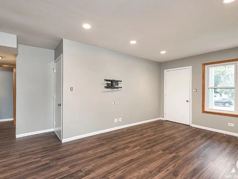 521 Milton Dr — Photo 4