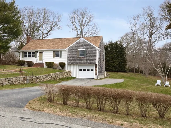 19 Bennets Neck Dr, Bourne, MA 02532