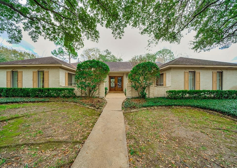 Welcome to 15722 Falmouth!