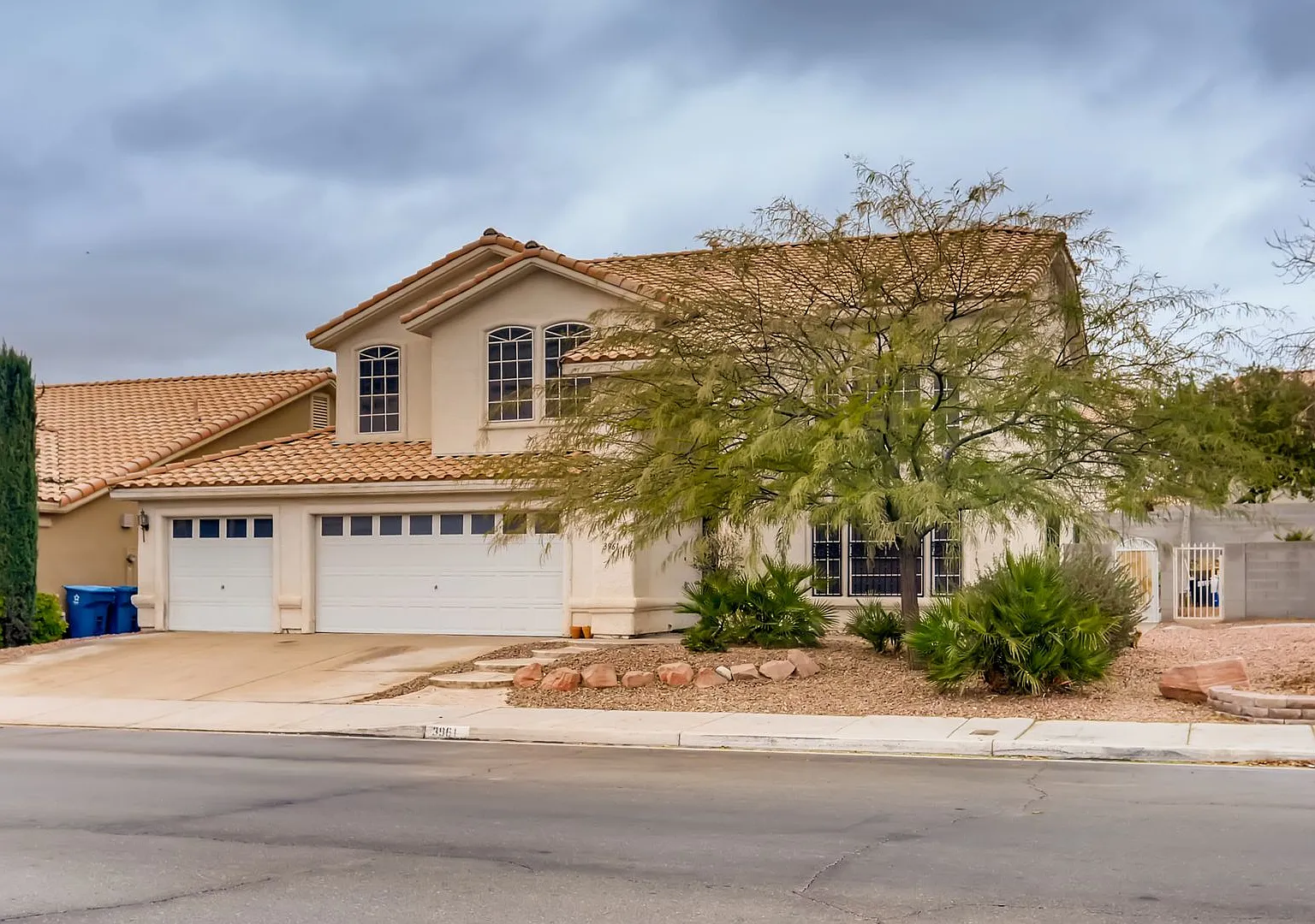Spacious Home in Spring Valley — Photo 3