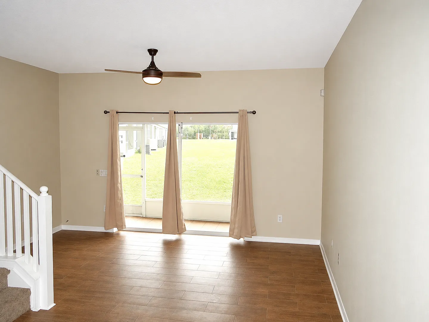 3b / 2.5 bath townhome in gated community — Photo 4