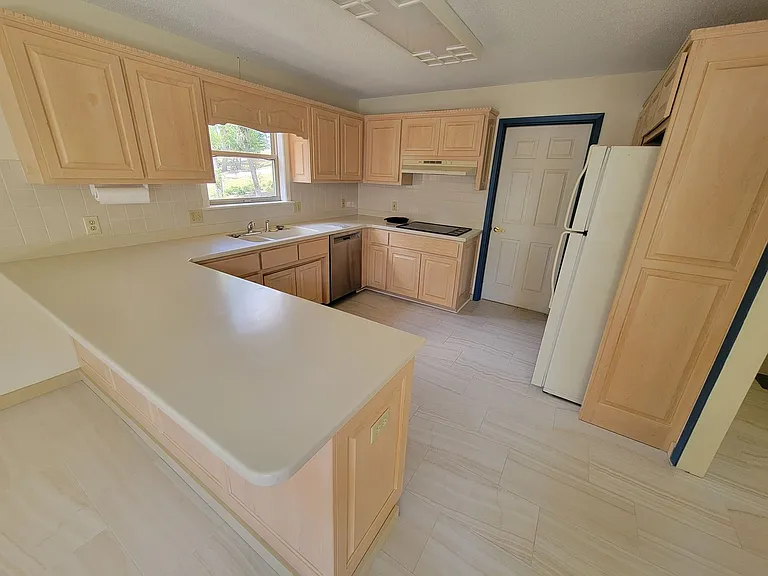 5081 Cypress Lake Dr — Photo 6