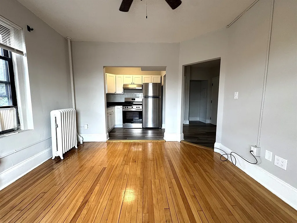 Studio, 1.0 bath, 400 sqft, $1,850 — Photo 3