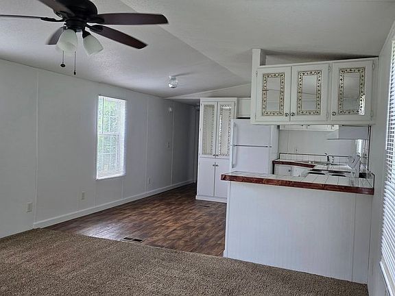 3rd image of 645 Bonfire Dr