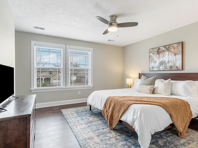 584 Laurel Ln — Photo 15