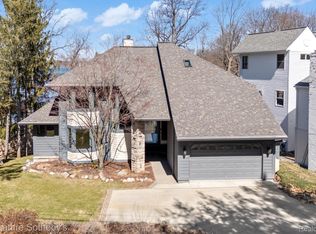 1745 Ridge Rd, White Lake, MI 48383