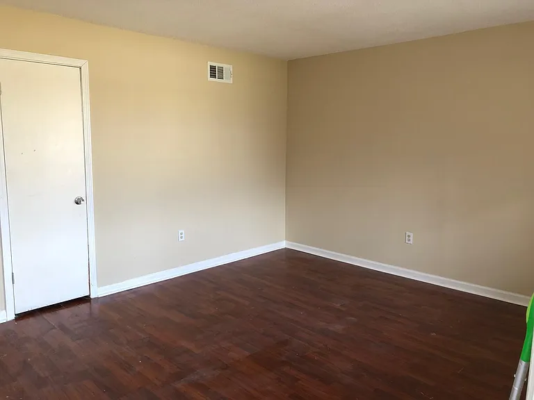 481 Walker Ave — Photo 2