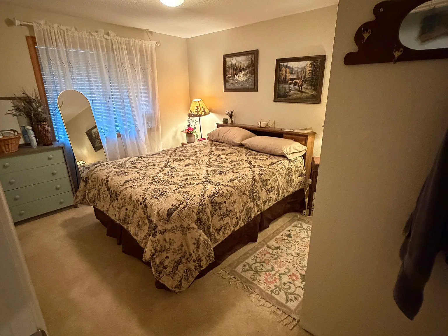 4 bed, 2.5 bath, 2995 sqft, $1,200 — Photo 2