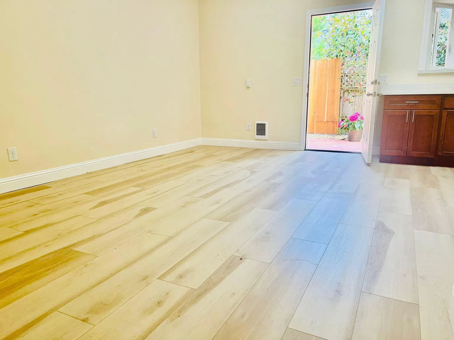 1 bed, 400 sqft, $2,185 — Photo 3