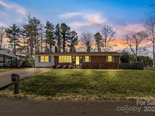 2357 13th Street Dr NE, Hickory, NC 28601