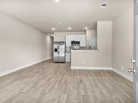 4th image of 496B Golden St #B