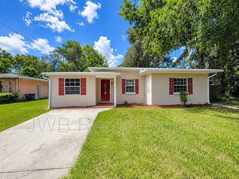 5968 Oaklane Dr — Photo 1