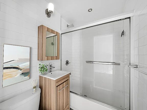 3rd image of 358 W 38th St #2C