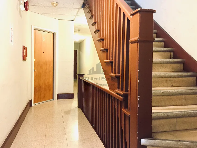 910 Clay St #8 — Photo 9