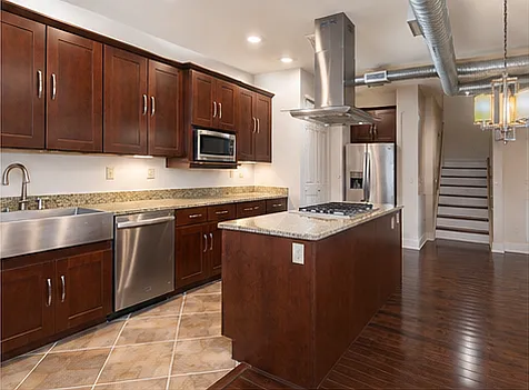 3 bed, 2050 sqft, $2,200 — Photo 4