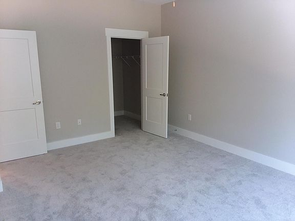Master Bedroom \ Walk in Closet