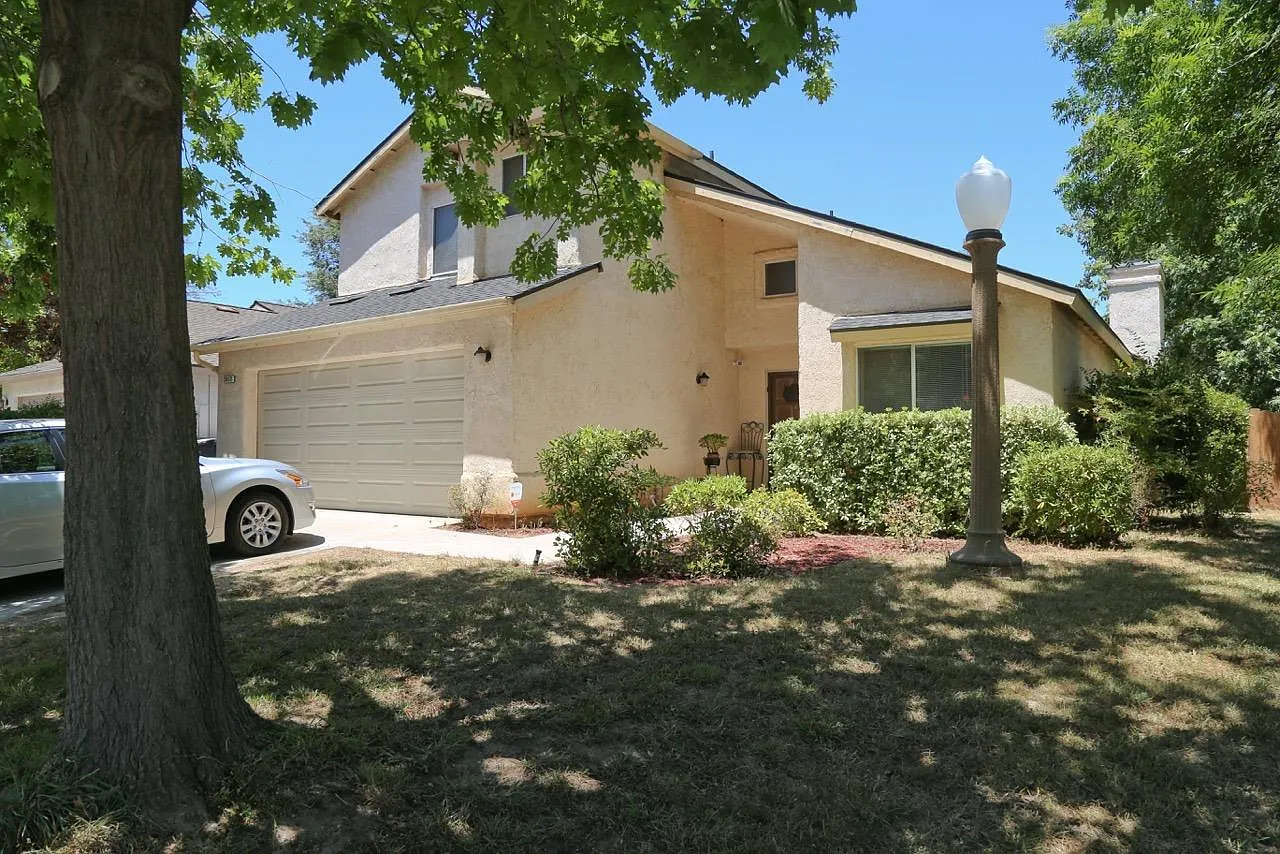 3412 W Dovewood Ln photo 1