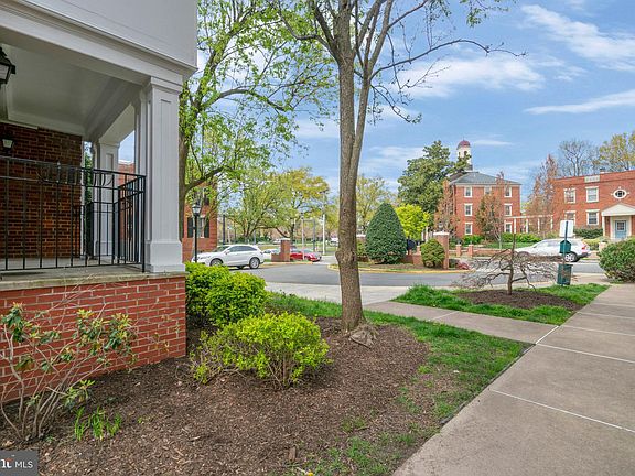 2nd image of 610 Bashford Ln Unit 1311