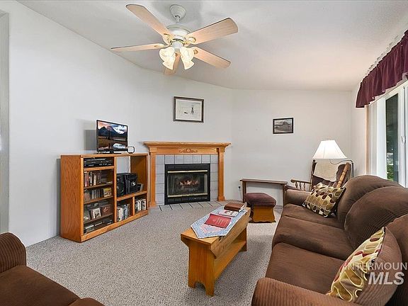 5th image of 405 Cedar St