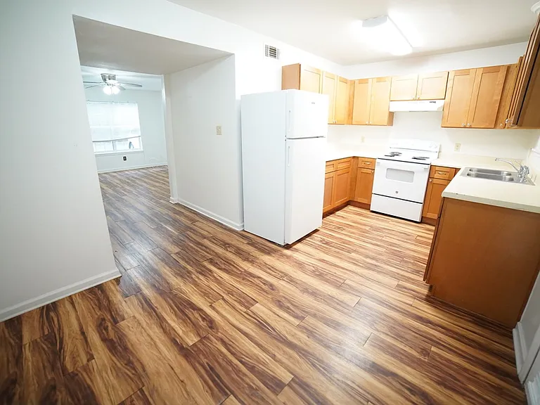 2555 Chateau Ln — Photo 4