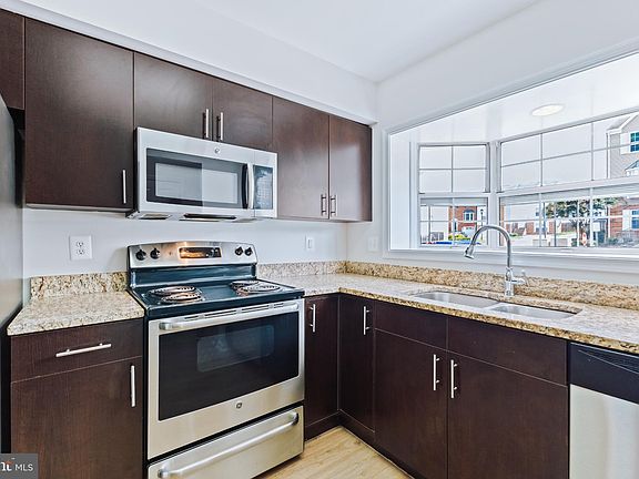 5th image of 415 Westminster Ln #149