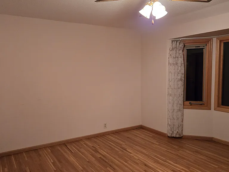master bedroom 1 - all windows open