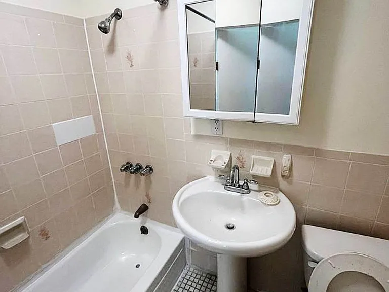 18 Lamont Ct #1 — Photo 5