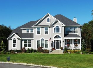 5 Calico Ct, Ridge, NY 11961