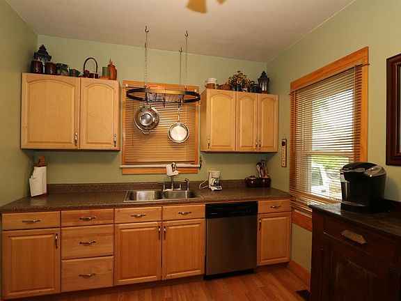 5th image of 830 Cottage Ave