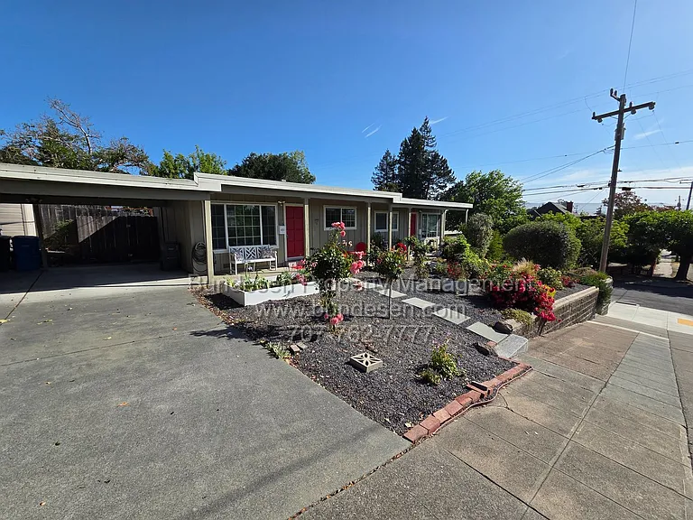 104 Kent St — Photo 12