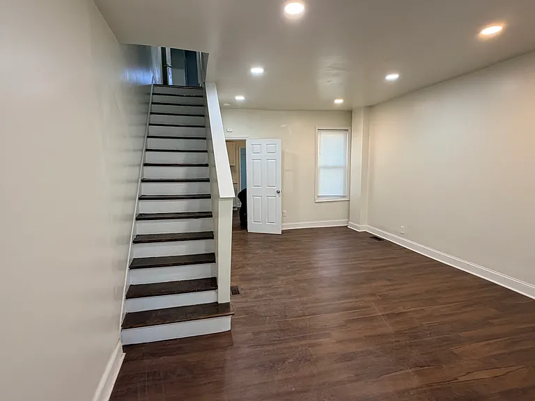 1130 Green St — Photo 5