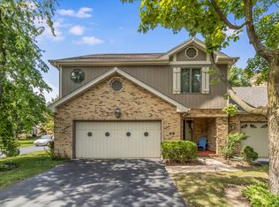 101 Country Club Dr, Bloomingdale, IL 60108