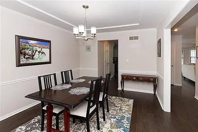 4 bed, 2.5 bath, 2495 sqft, $2,799 — Photo 4