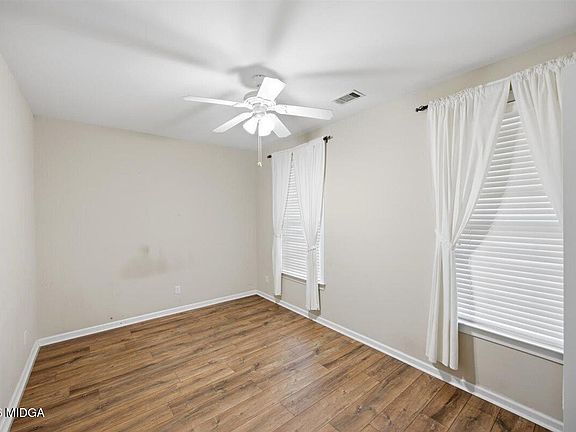 4th image of 102 Fairways Ct