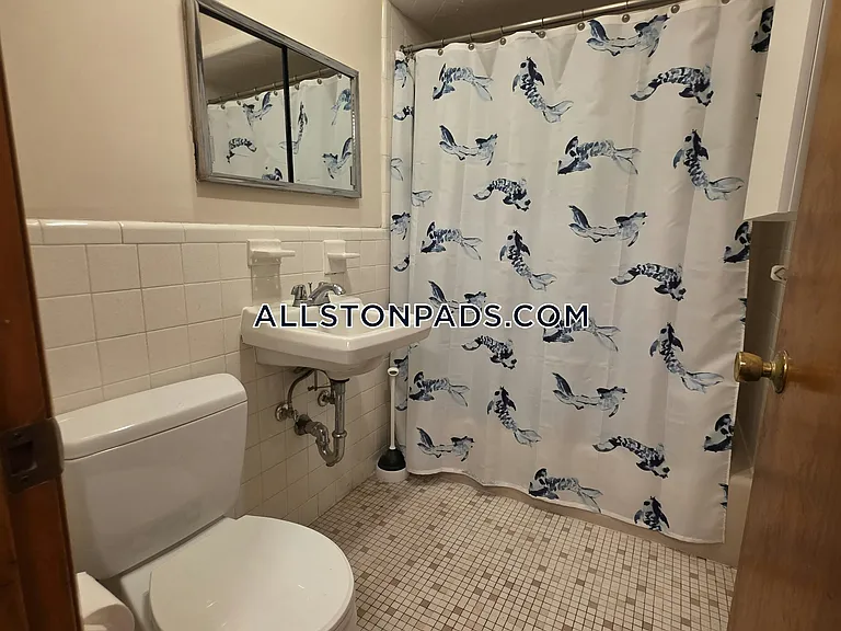 28 Brentwood St #7 — Photo 10