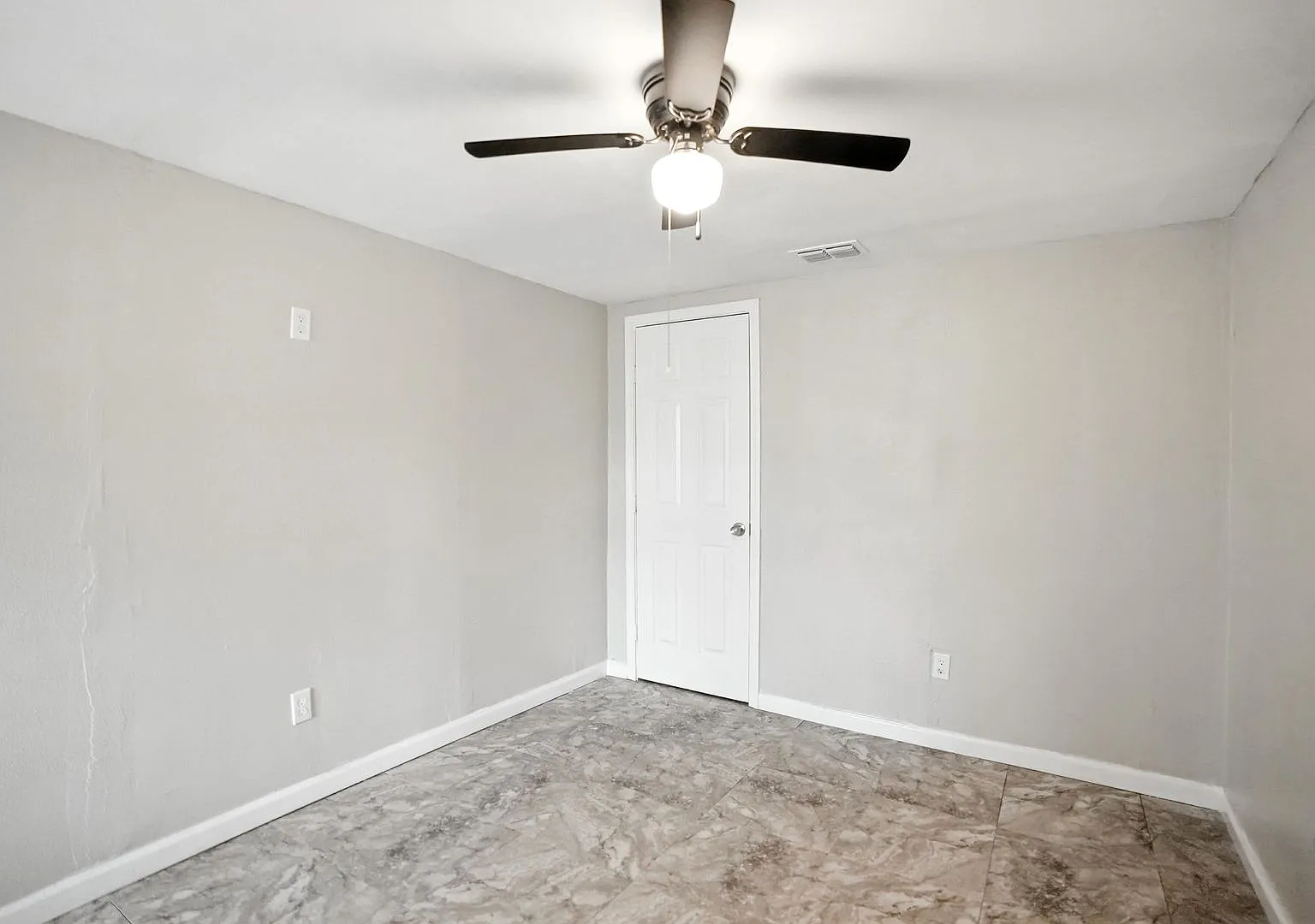 Charming 2-Bedroom Home in Robstown Newly Remodeled! — Photo 2