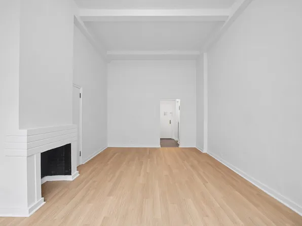 310 East 44th Street image 1 of 13