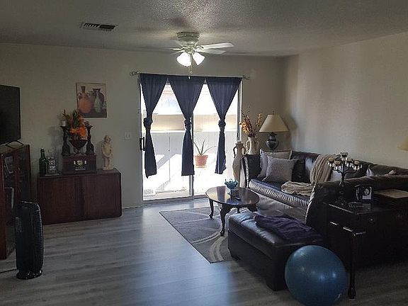 3rd image of 3411 Calumet Ave