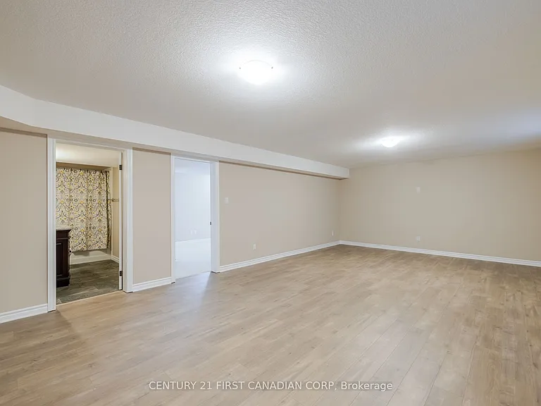 1690 Beaverbrook Ave — Photo 33