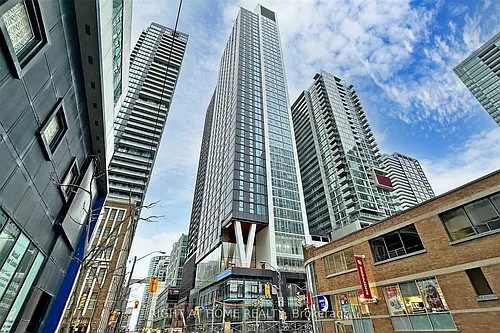 357 King St W #909 Photo 1