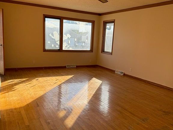 5th image of 506 S 1st St