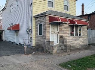 2 Old Stewart Ave, New Hyde Park, NY 11040
