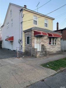 2 Old Stewart Ave, New Hyde Park, NY, 11040