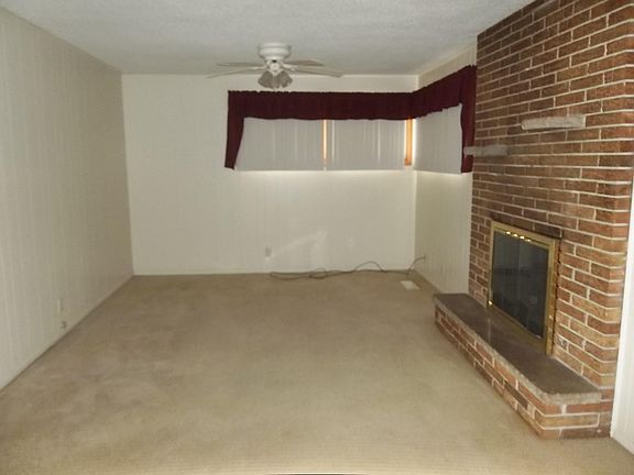 5th image of 2624 N Victoria Ave