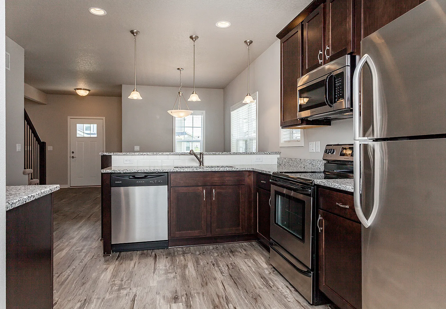 2071 SW Cascade Falls Drive - 2071 — Photo 2