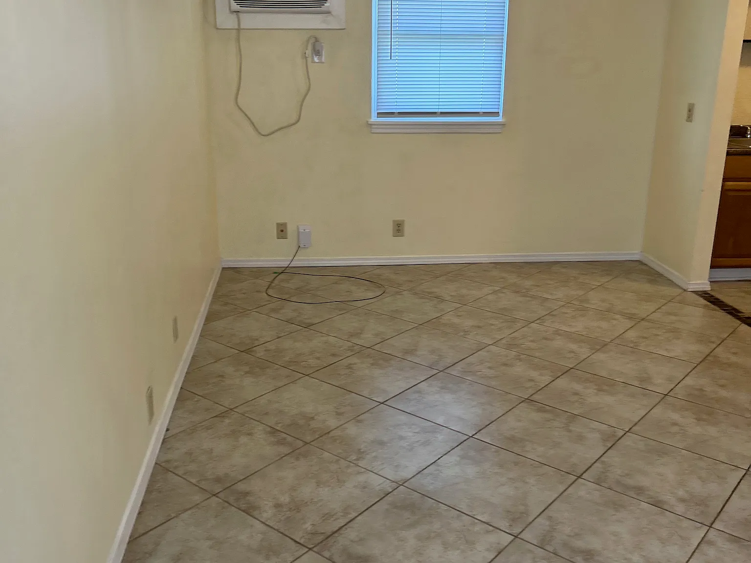 Studio, 400 sqft, $750 — Photo 2