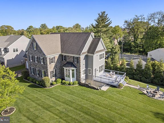 3rd image of 217 Harvard Rd